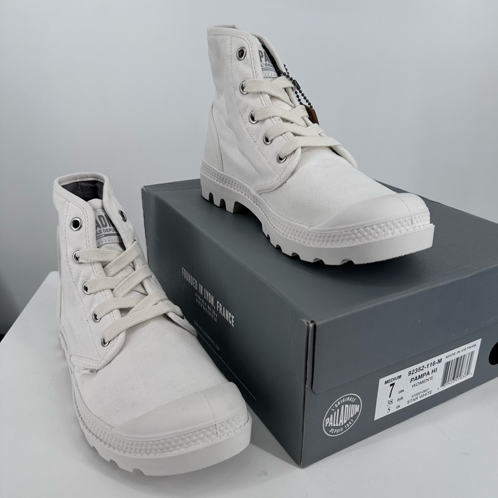 Palladium Pampa Hi Bootie in Star White size 7 Lug Sole